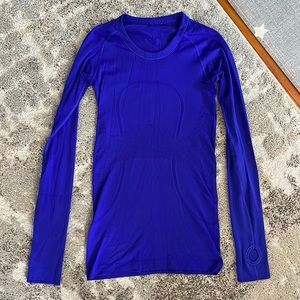 Lululemon swiftly long sleeve size 4 deep blue/violet color, gently worn